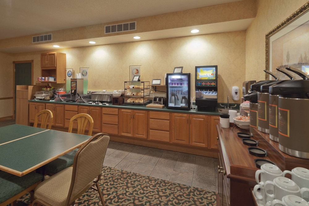 Country Inn and Suites by Radisson Prairie du Chien 27/36