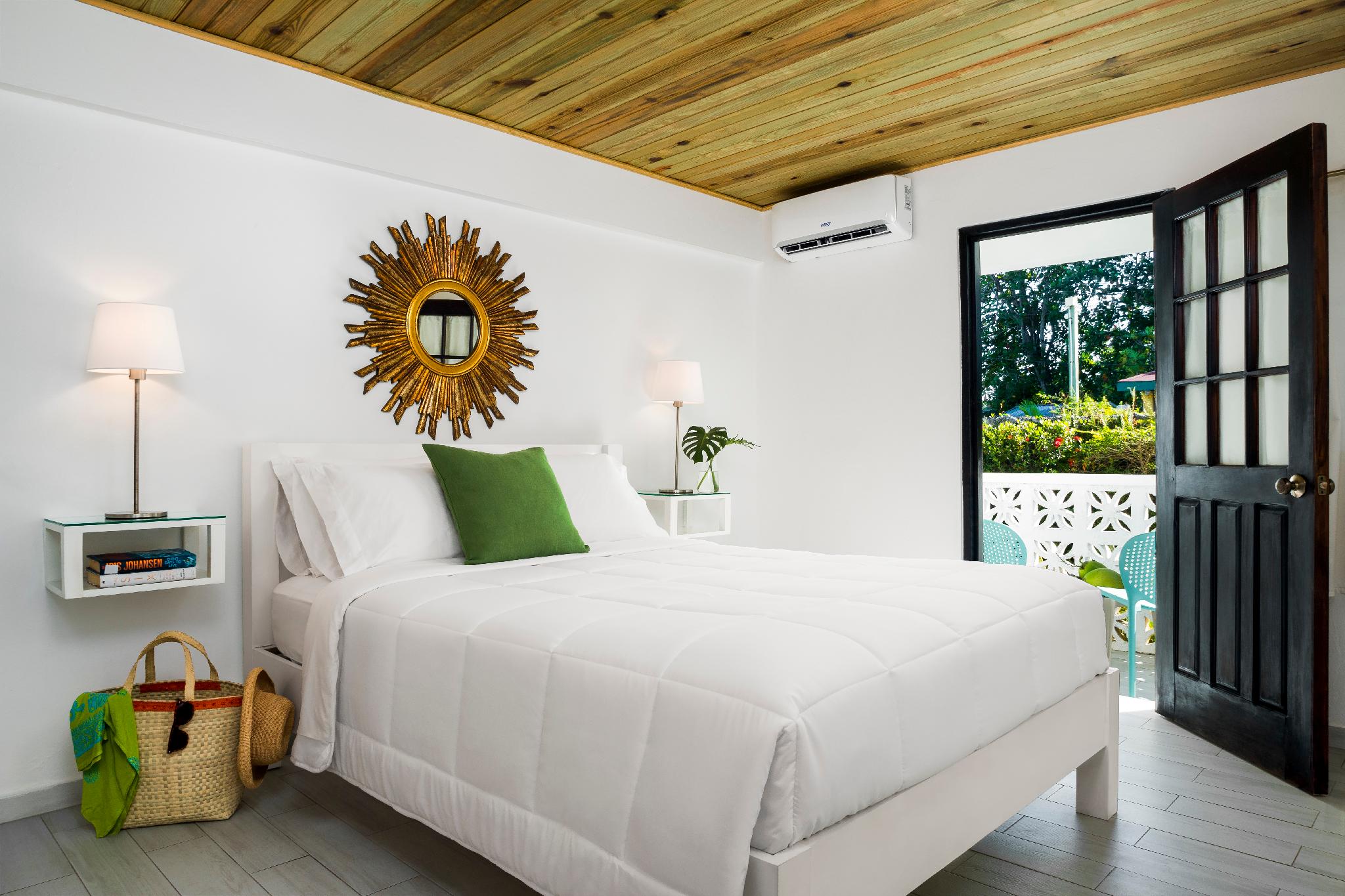 Standard, Queen and Twin Beds, Beach Side