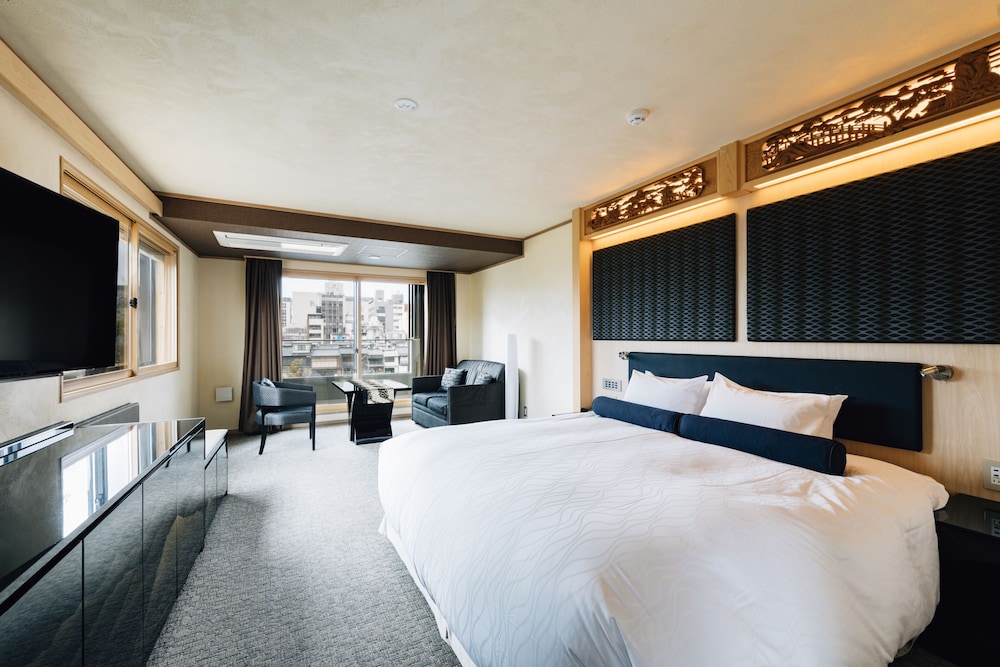 PREMIUM, DOUBLE BED, RIVER VIEW, CORNER