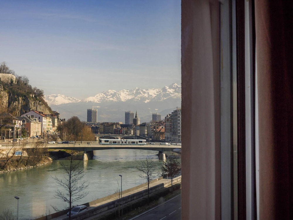 Ibis Grenoble Gare 50/56