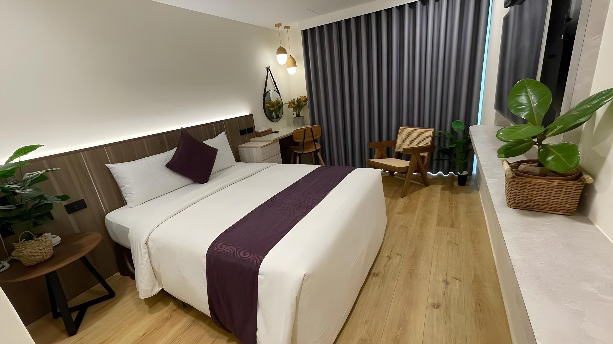 Superior, Double Bed, Street View, Balcony