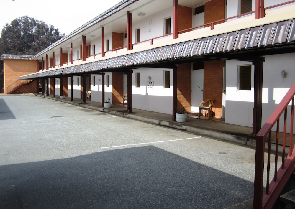Canberra Lyneham Motor Inn 43/48