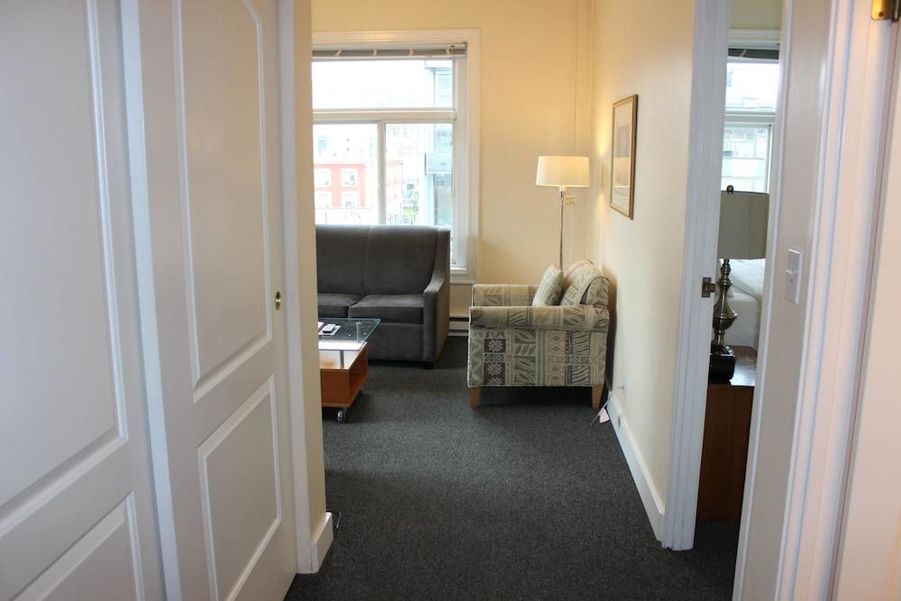 Washington Plaza Apartments 23/33