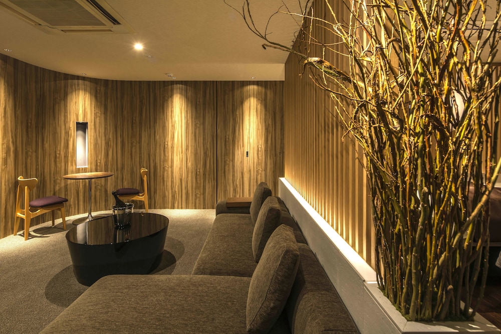 Hotel The Grandee 35/48