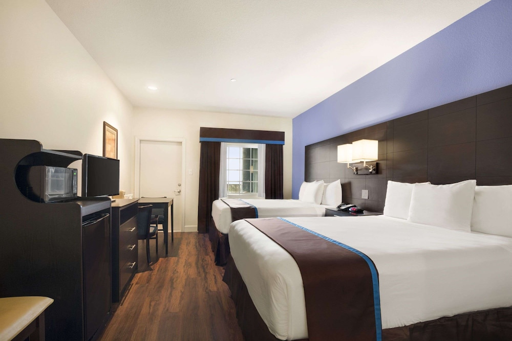 Days Inn & Suites By Wyndham Galveston West/Seawall 9/32
