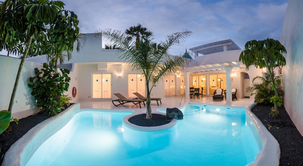 swimming pool spa