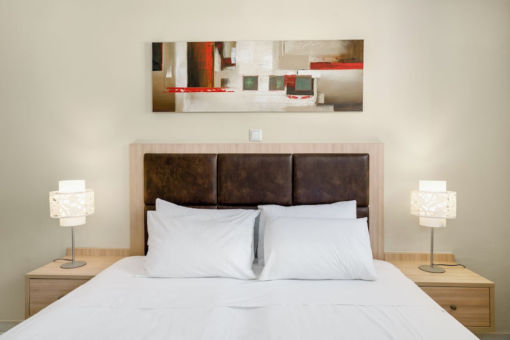 Axos Hotel 44/70
