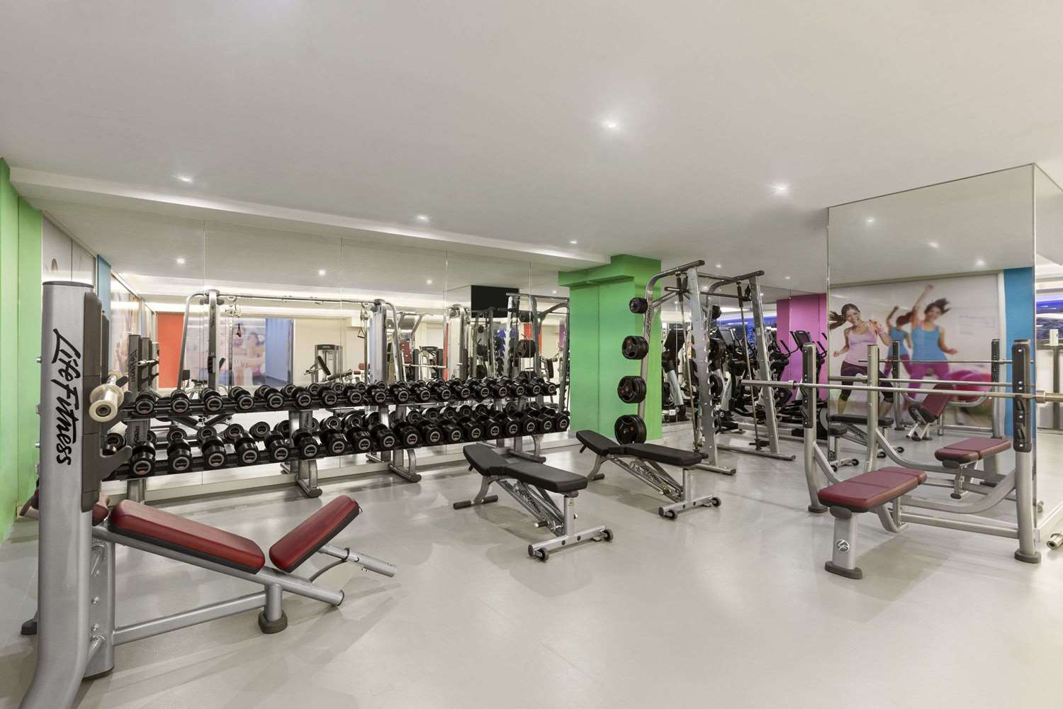 Ramada Hotel & Suites by Wyndham Istanbul Merter 12/24