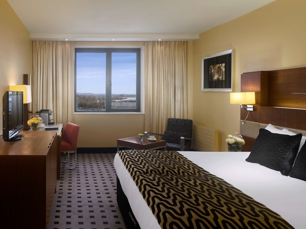 Clayton Hotel Dublin Airport Central 15/72