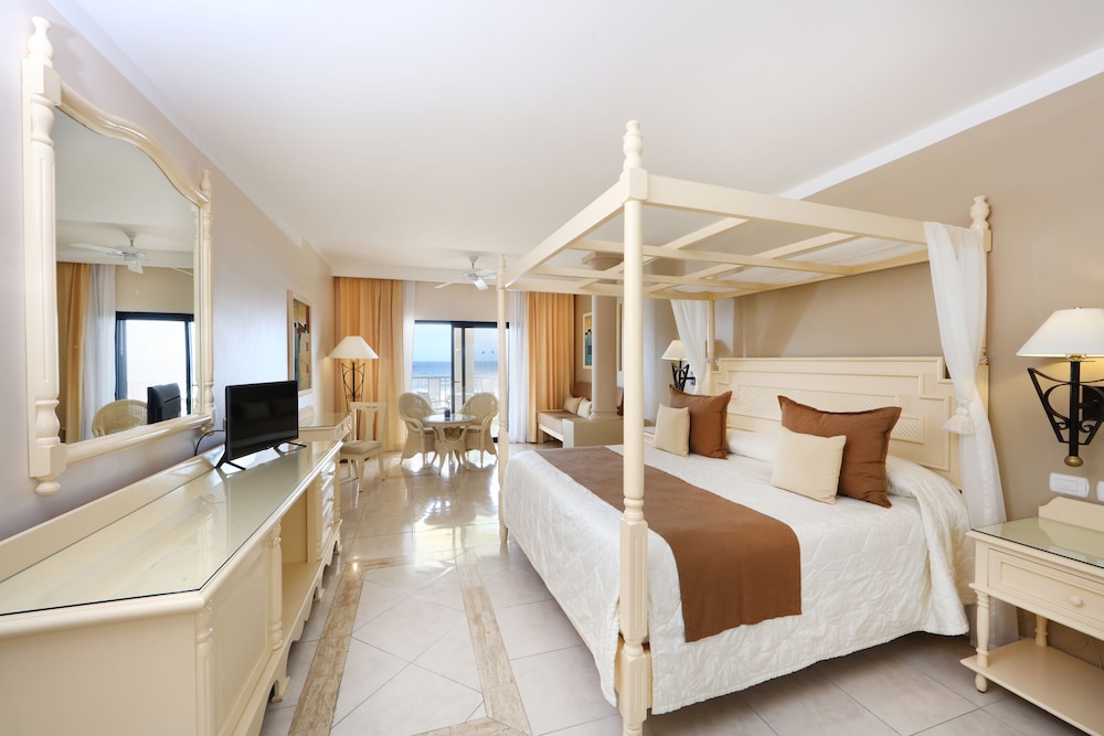 JUNIOR SUITE, DELUXE, OCEAN FRONT