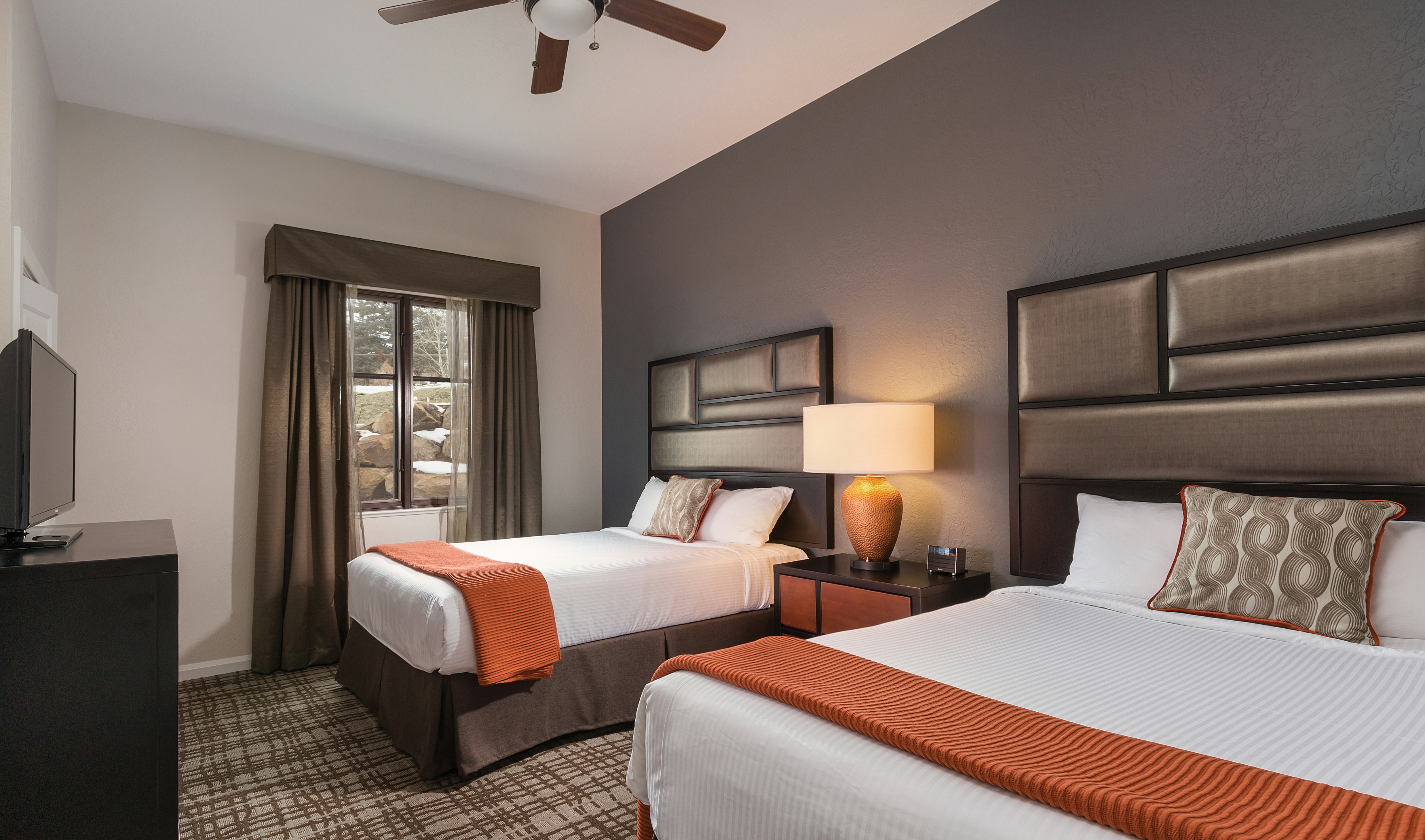 2 BEDROOMS, SUITE