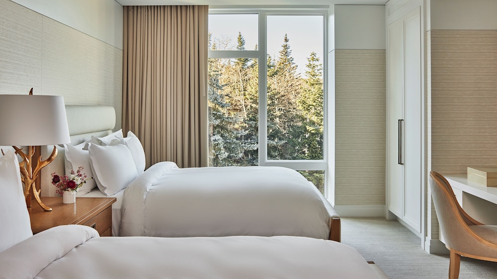 Gold, 2 Queen Beds