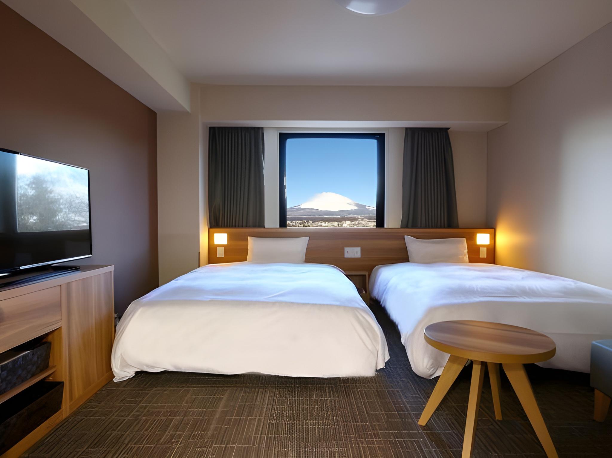 Deluxe, Twin Beds, Sofa