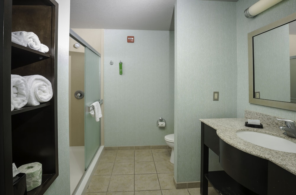 Hampton Inn and Suites Suisun City Waterfront 15/50