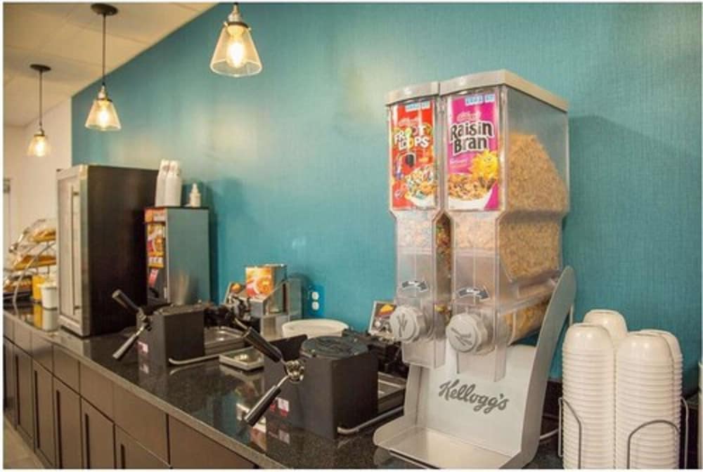 Super 8 by Wyndham Alexandria/Washington D.C. Area 11/12