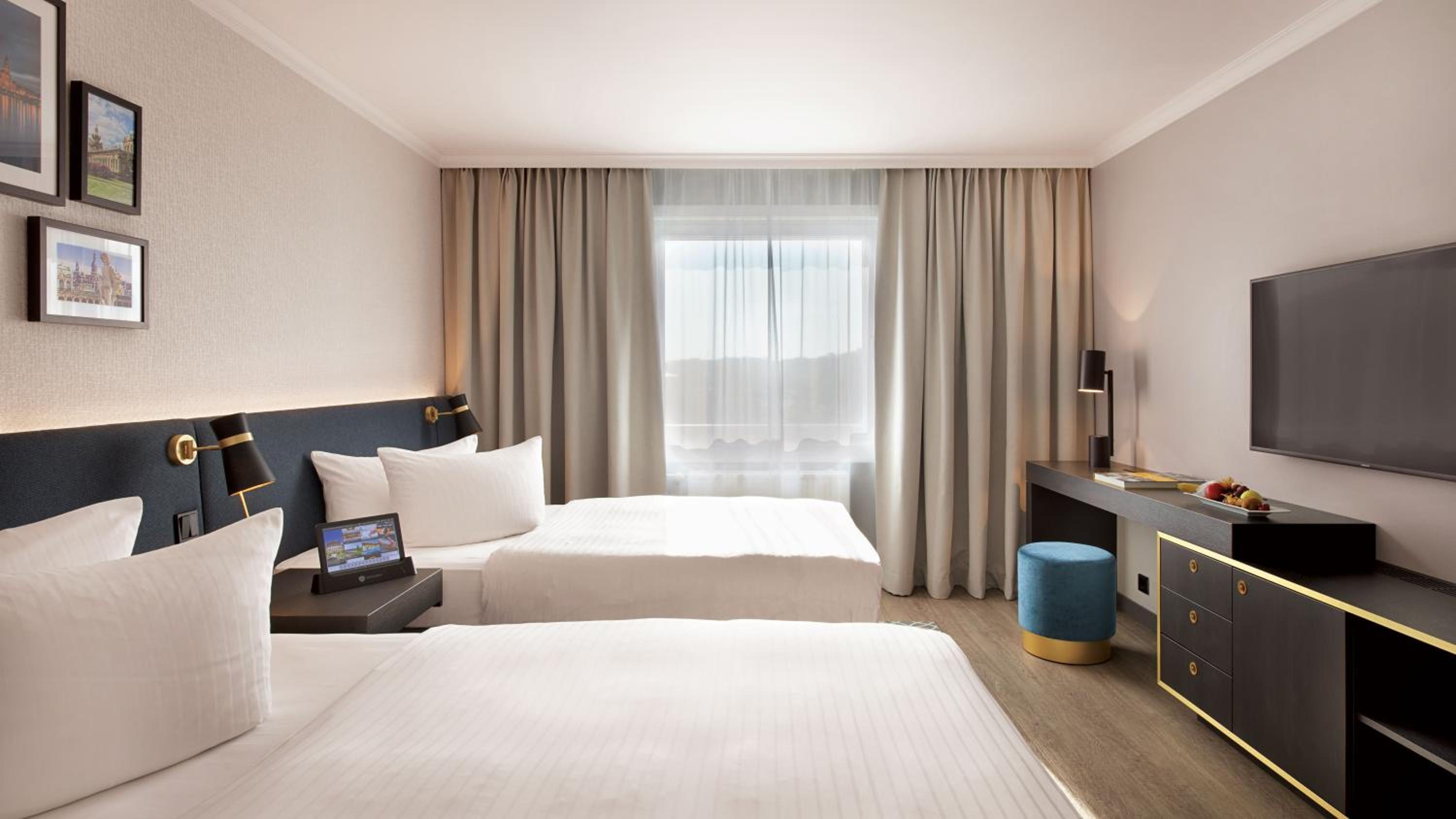 2 Bedrooms, Suite