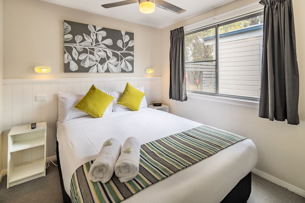 2 BEDROOMS, DELUXE, CABIN