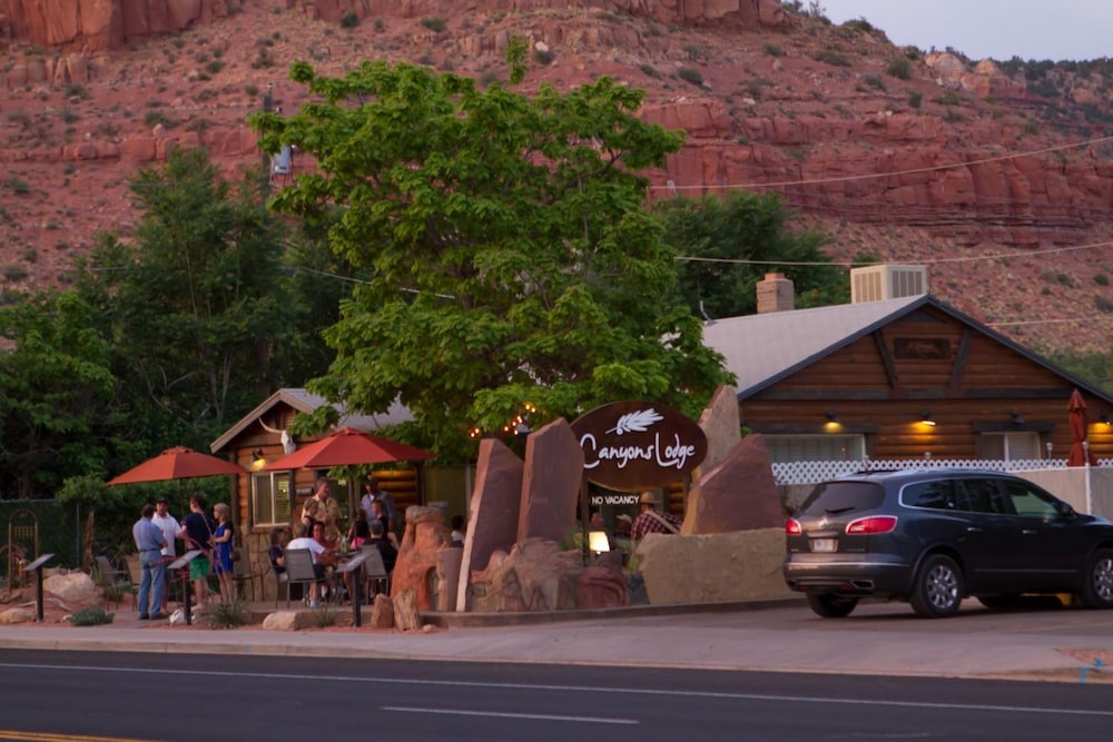 Canyons Lodge 25/37