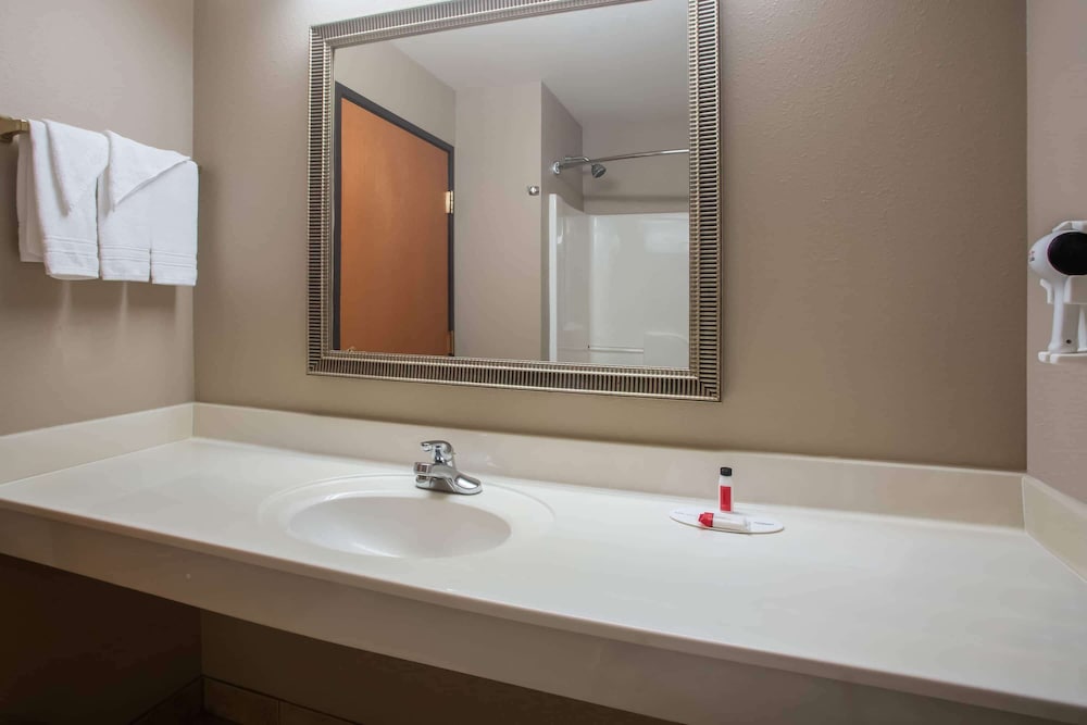 Super 8 By Wyndham Union 24/25