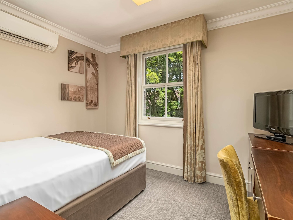 Mercure Salisbury White Hart Hotel 26/71