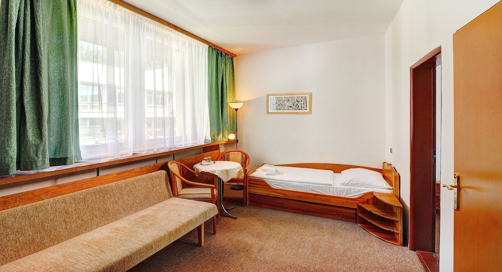 HOTEL FIS 12/35