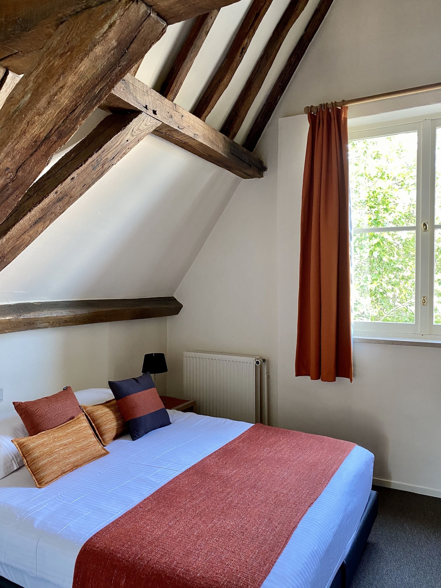 SUPERIOR, DOUBLE OR TWIN BED