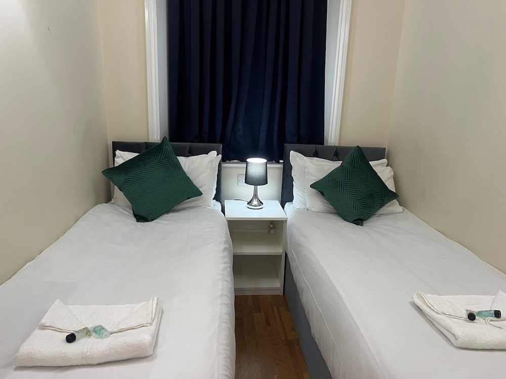Coronation Hotel 26/50