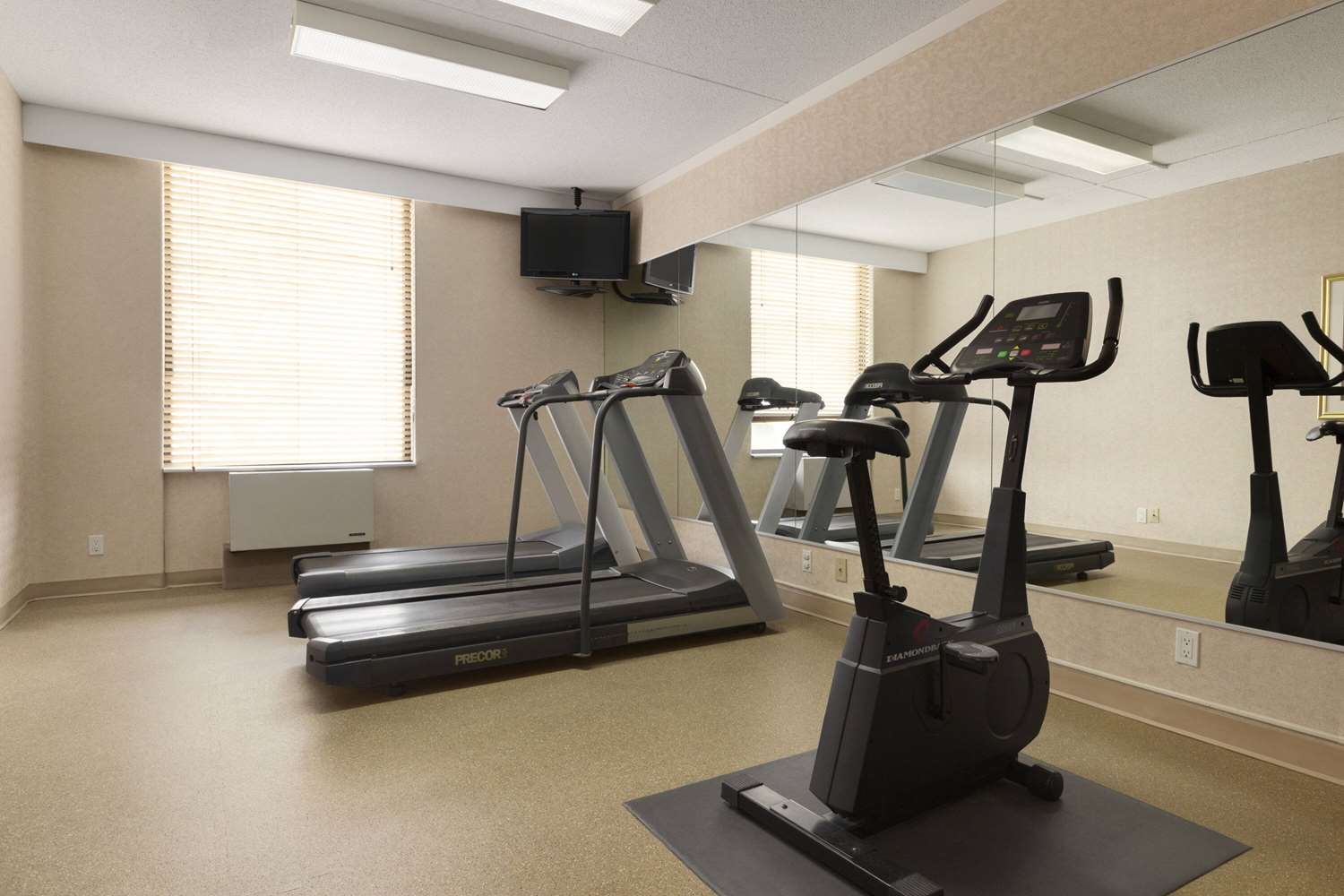 Days Inn by Wyndham Ottawa West 3/8