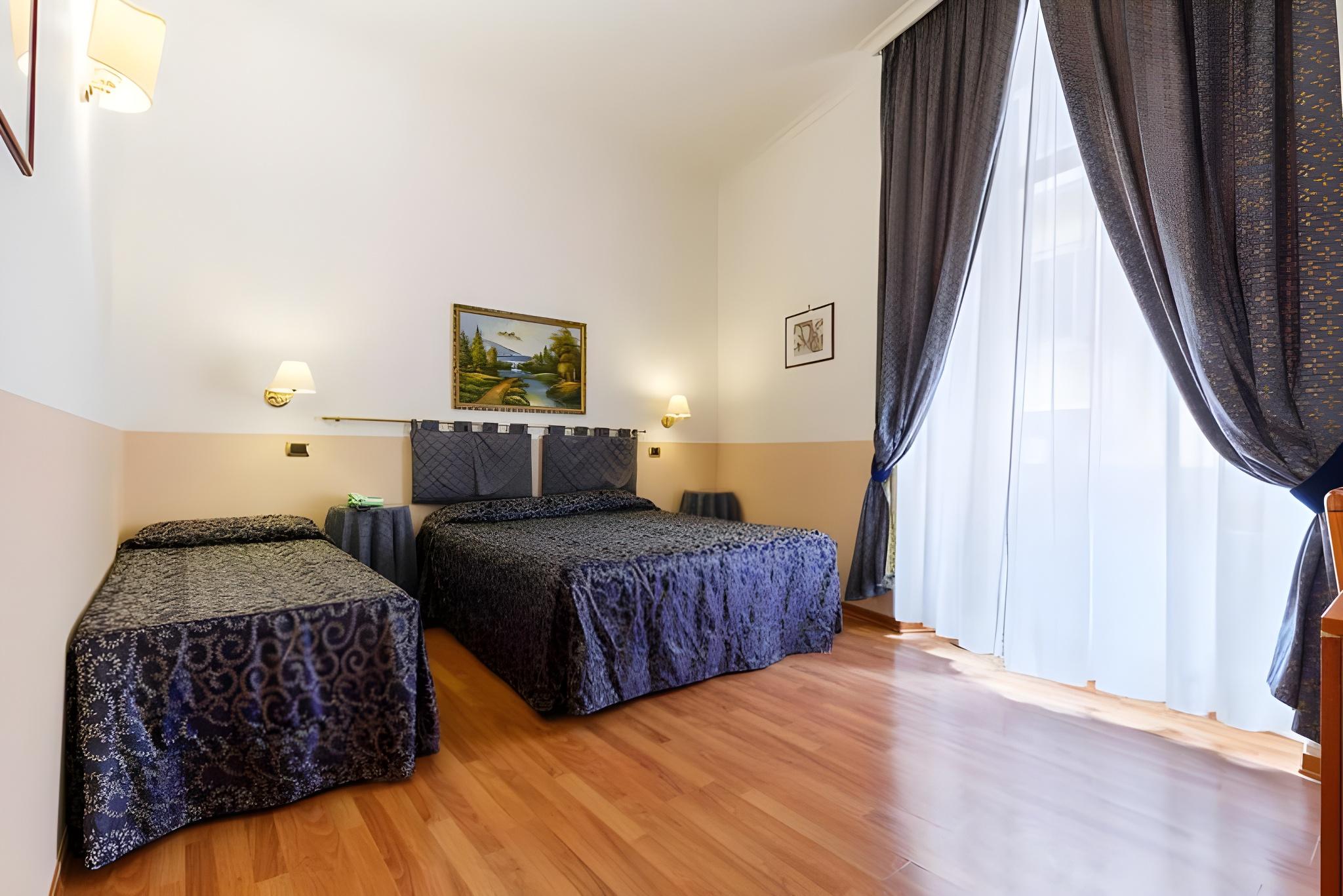 ROOM, QUADRUPLE