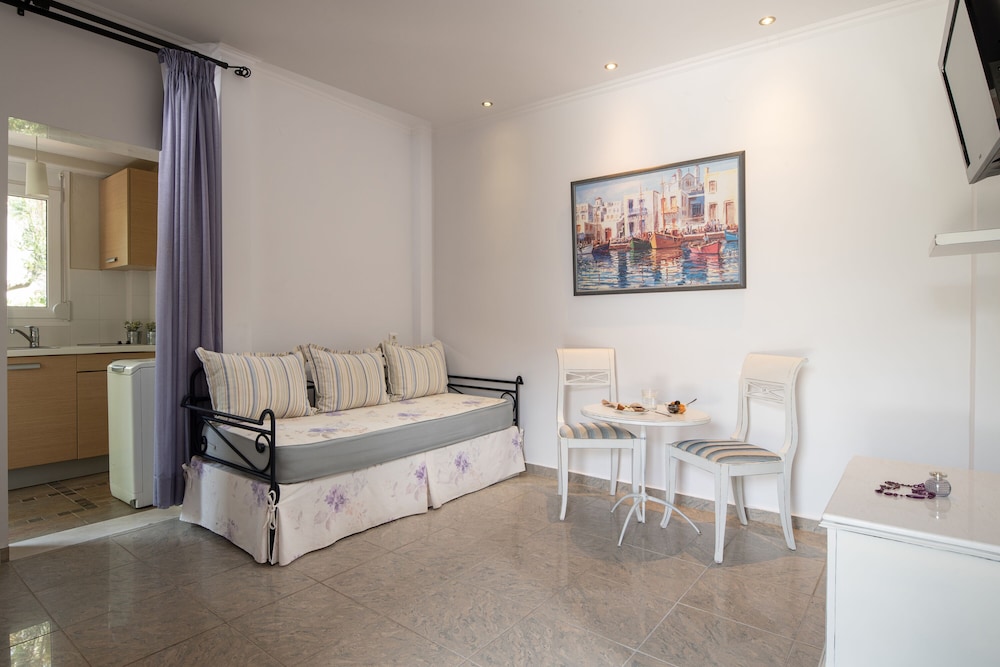 ANTIGONI BEACH HOTEL 60/85