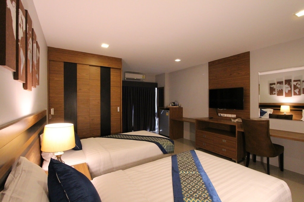 The Leisure Hotel 10/27