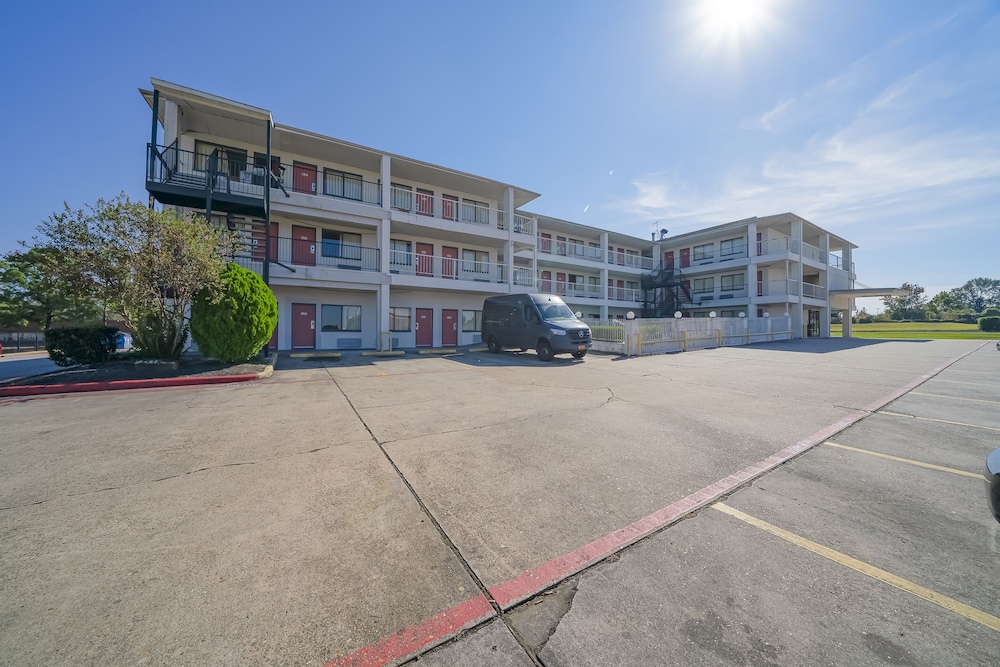 Americas Best Value Inn & Suites Humble 27/40