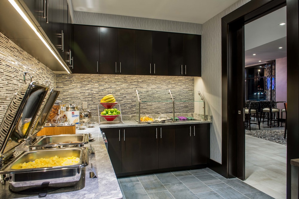 Fairfield Inn Suites Boston Cambridge 35/38