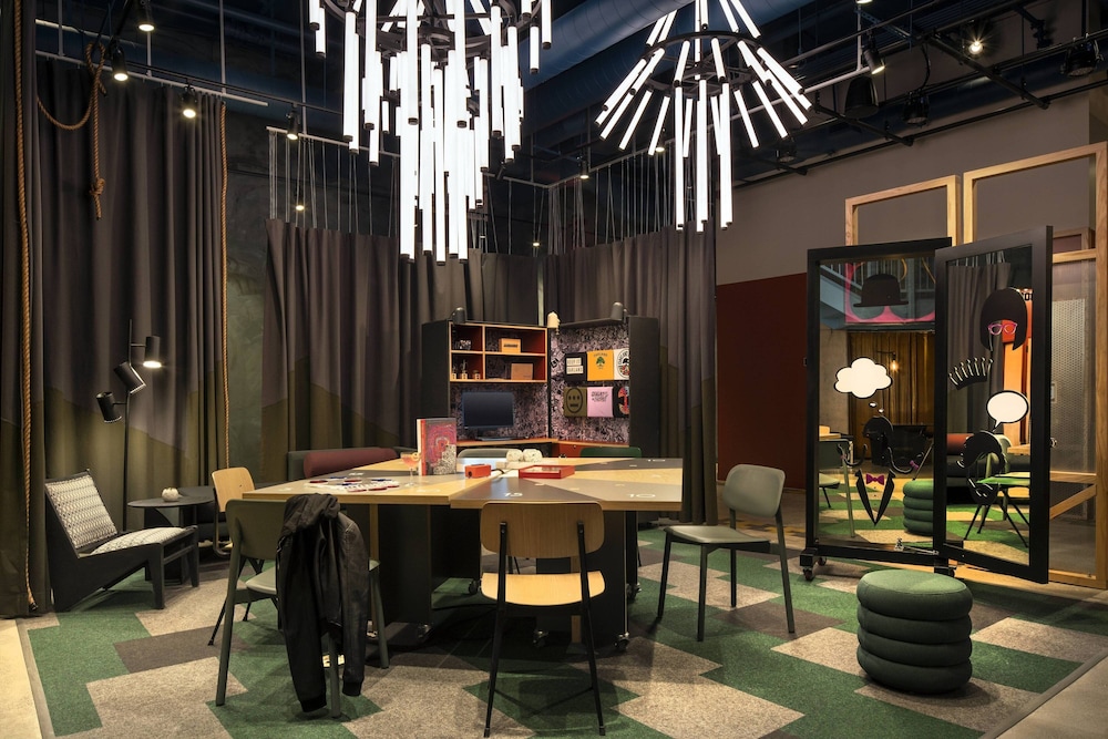 Moxy Oakland Downtown 8/44