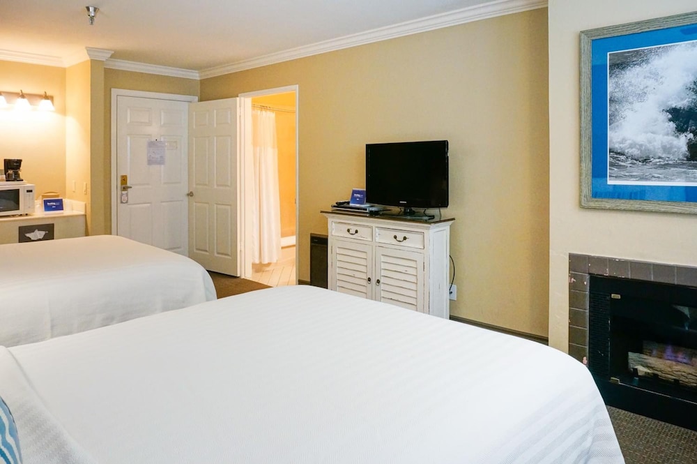 Sand Pebbles Inn 16/34