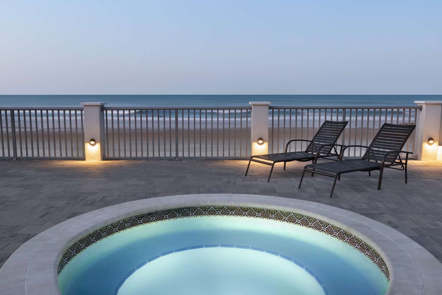 La Quinta Inn & Suites by Wyndham Oceanfront Daytona Beach 19/23