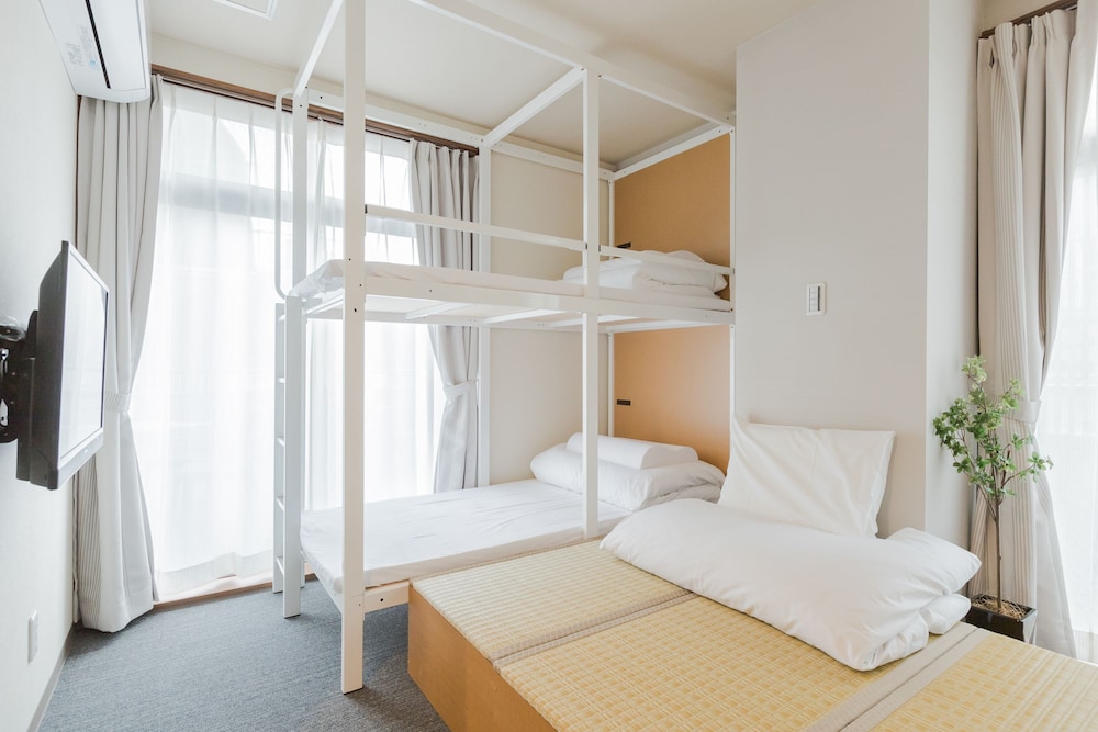 ROOM, BUNK BED