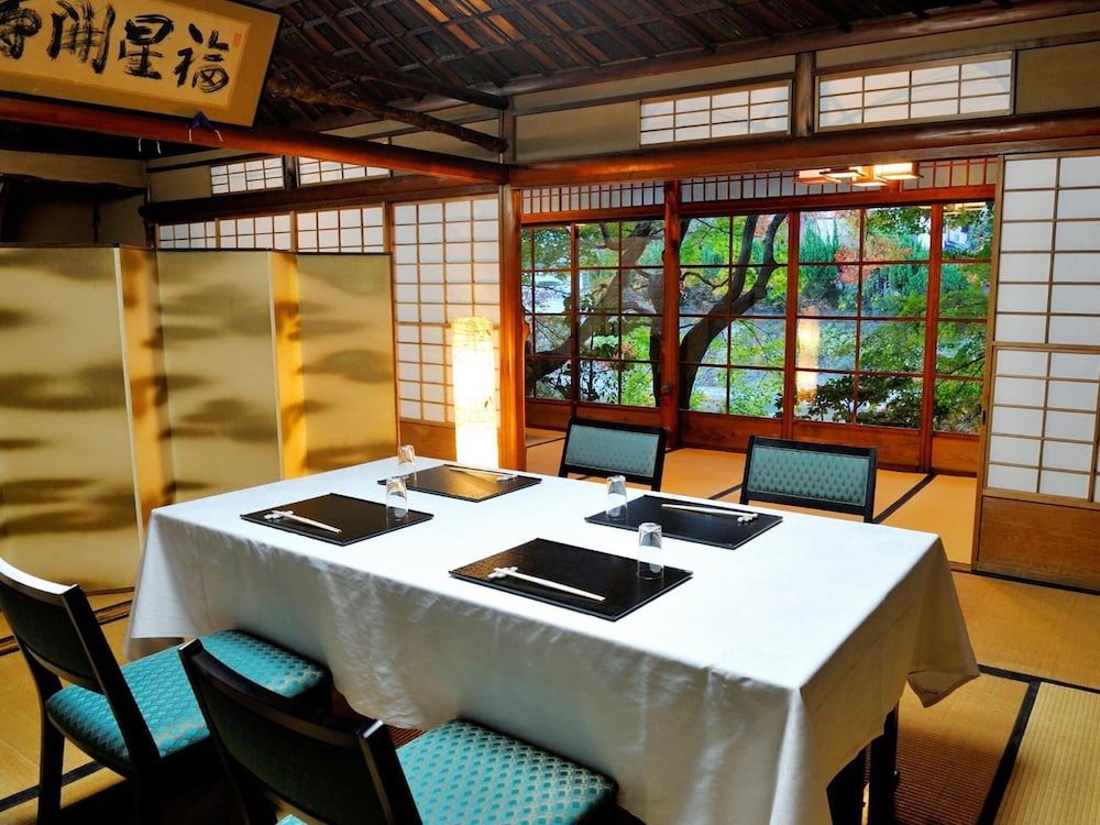 Heihachi Tea House Inn 30/40