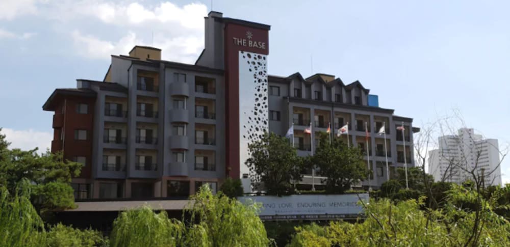Hotel The Base 1/17