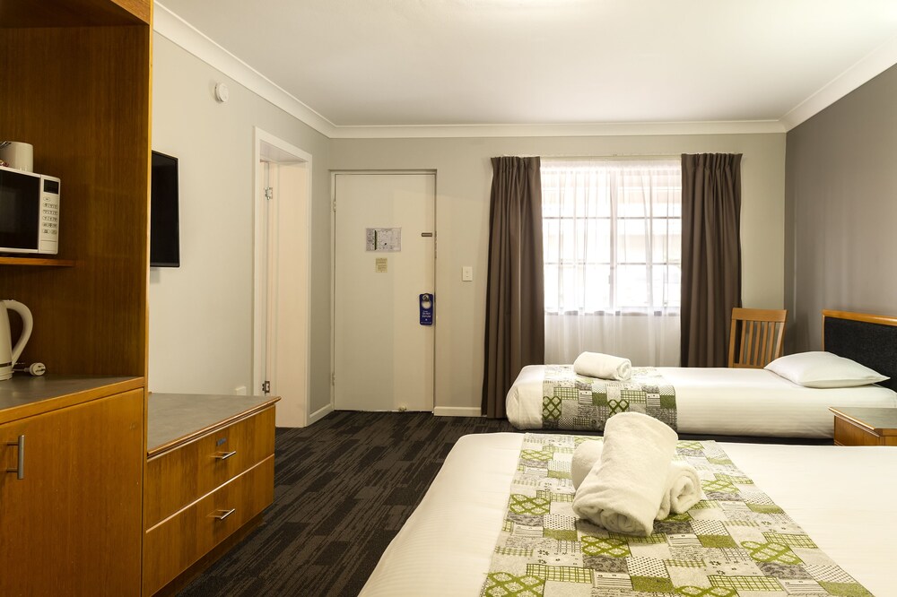 IPSWICH COUNTRY MOTEL 6/49