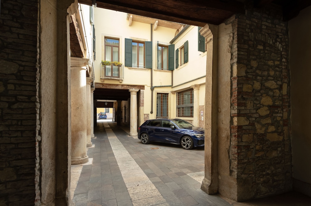 Massimago Wine Suites 28/32