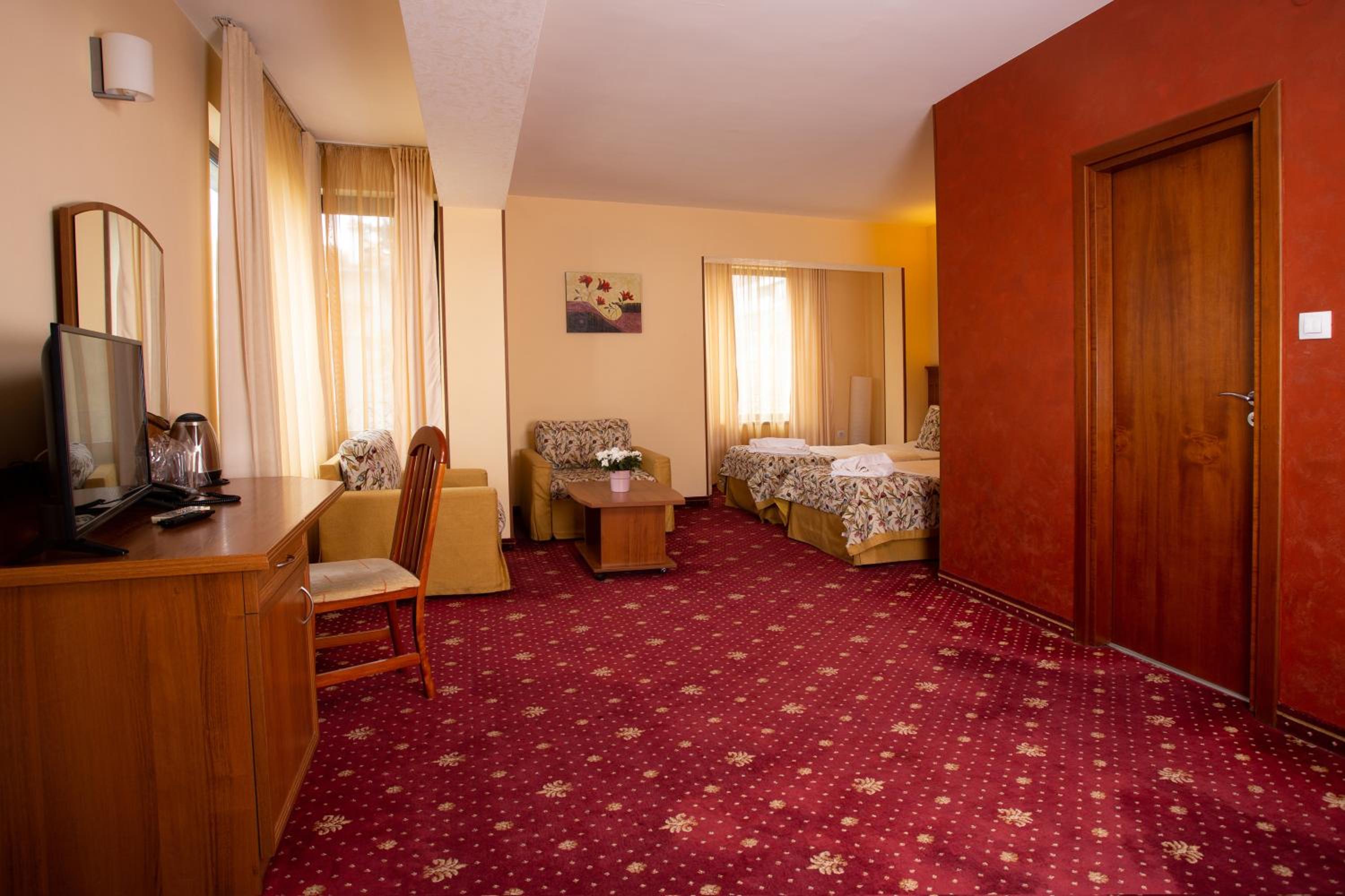 Contessa Hotel 19/45