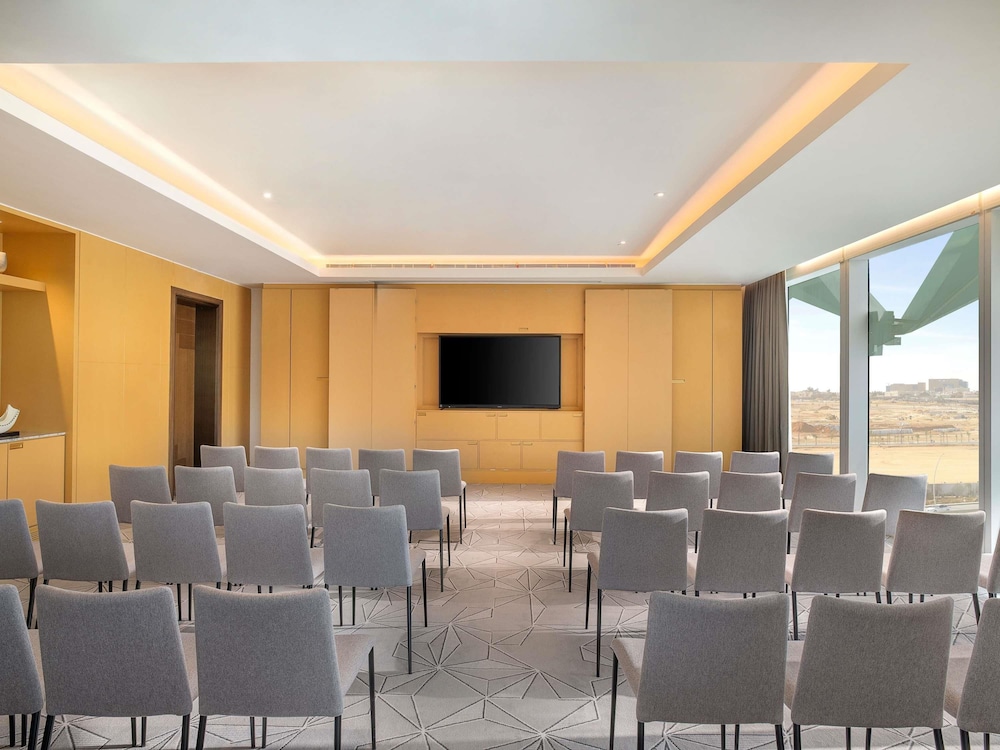فندق ومركز مؤتمرات سوفيتيل الرياض(Sofitel Riyadh Hotel & Convention Centre) 42/49