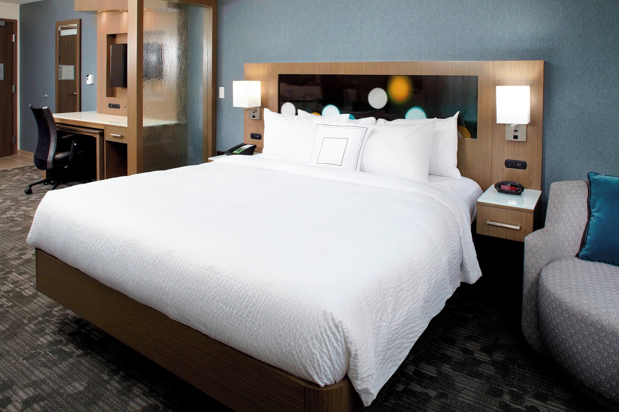 Room at COURTYARD AKRON DOWNTOWN, AKRON - OH