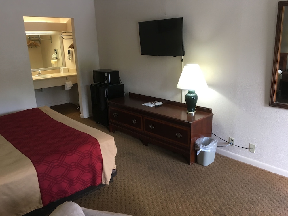 Econo Lodge Eden, NC 24/29
