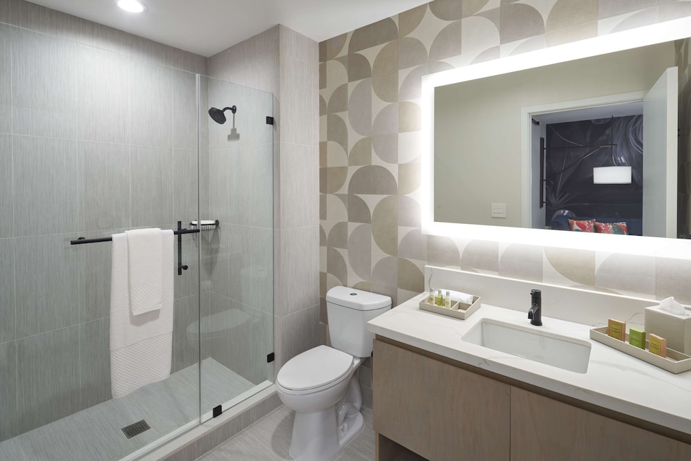 Serena Hotel Aventura Tapestry Collection by Hilton 18/60