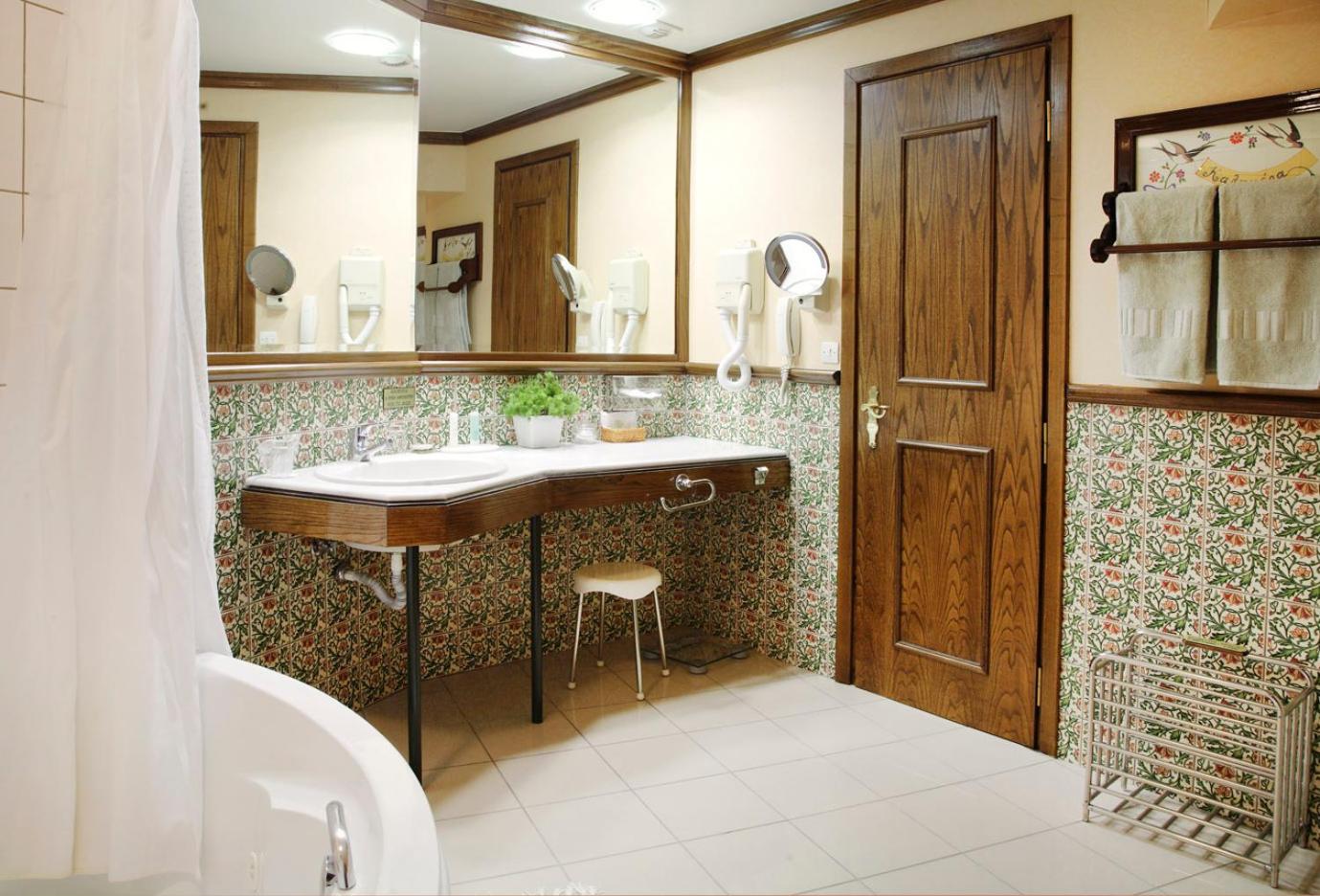جناح جونيور، Montana Hotel Spa 2/2
