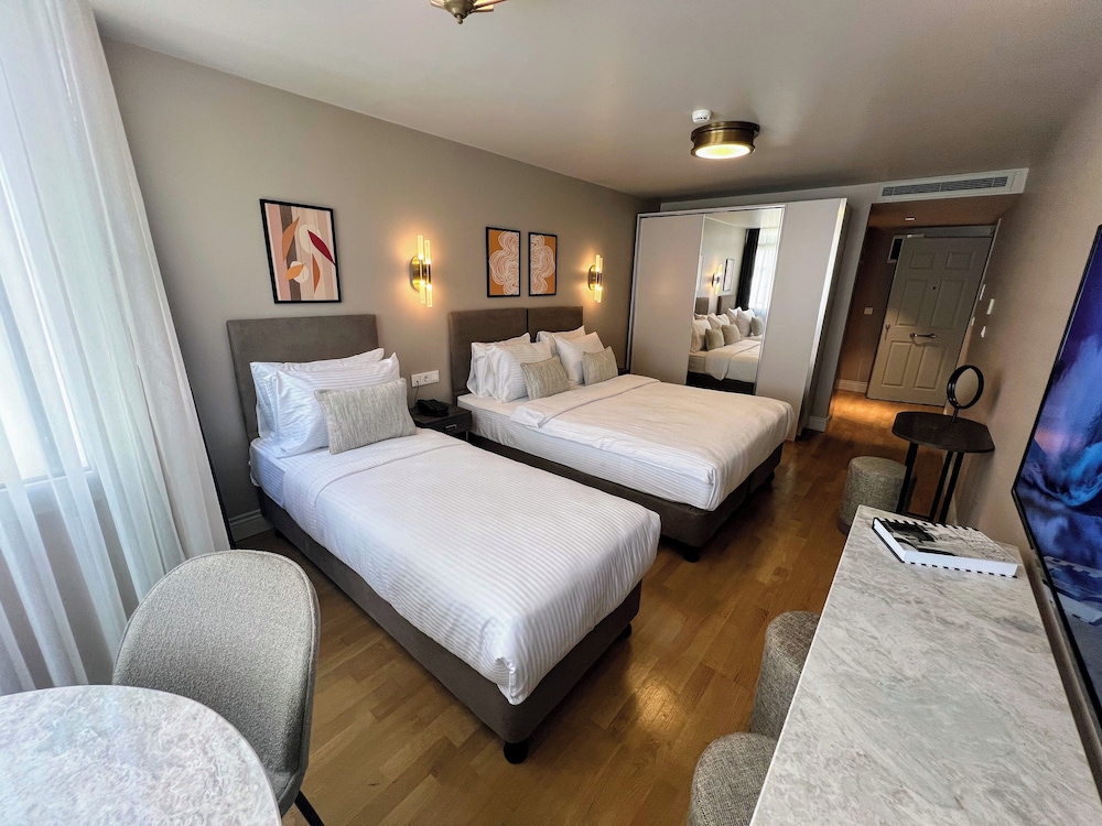 Weingart Suites Hotel 13/58