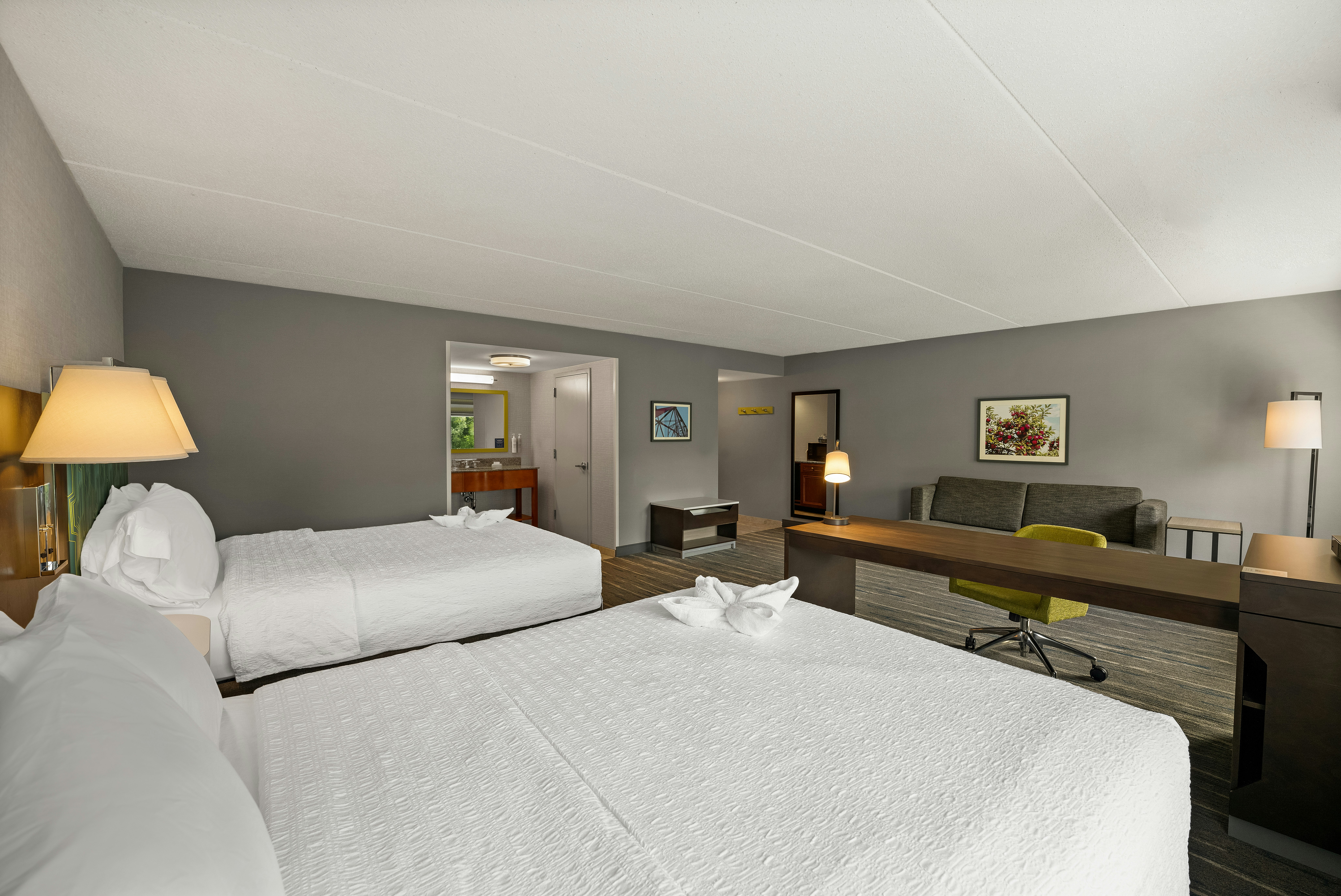 Hampton Inn & Suites Poughkeepsie 38/54