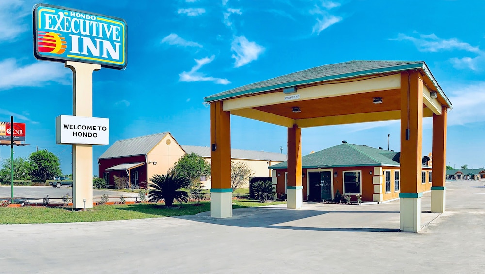 Executive Inn of Hondo 7/40
